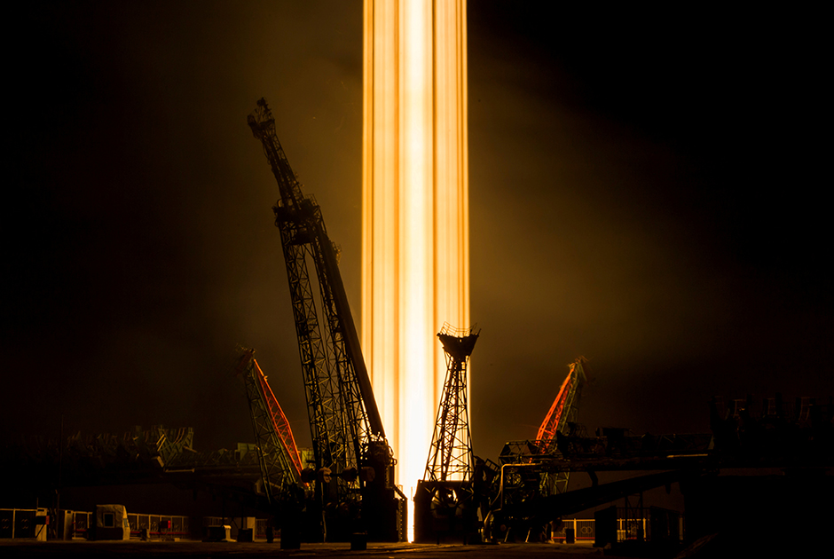С космодрома Байконур стартует космический корабль «Союз МС-08» с тремя космонавтами на борту — американцами Дрю Фейстелом и Рики Арнольдом и россиянином Олегом Артемьевым.