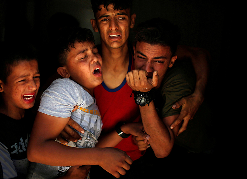 Реакция родственников на смерть убитого на границе Израиля и сектора Газа палестинца.