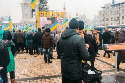 На собор украинской церкви приехали растерянные бюджетники и радикалы
