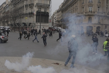 В Париже на акции протеста арестовали 100 человек