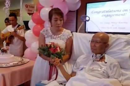 Смертельно больной мужчина устроил помолвку с любимой на больничной койке