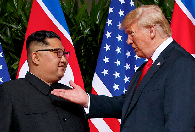 Ким Чен Ын и Дональд Трамп на встрече в Сингапуре