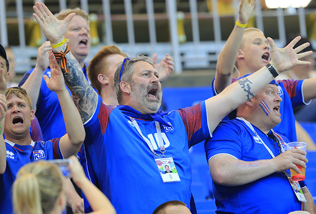 Болельщики Исландии на матче группового этапа чемпионата мира по футболу 2018 между сборными командами Исландии и Хорватии