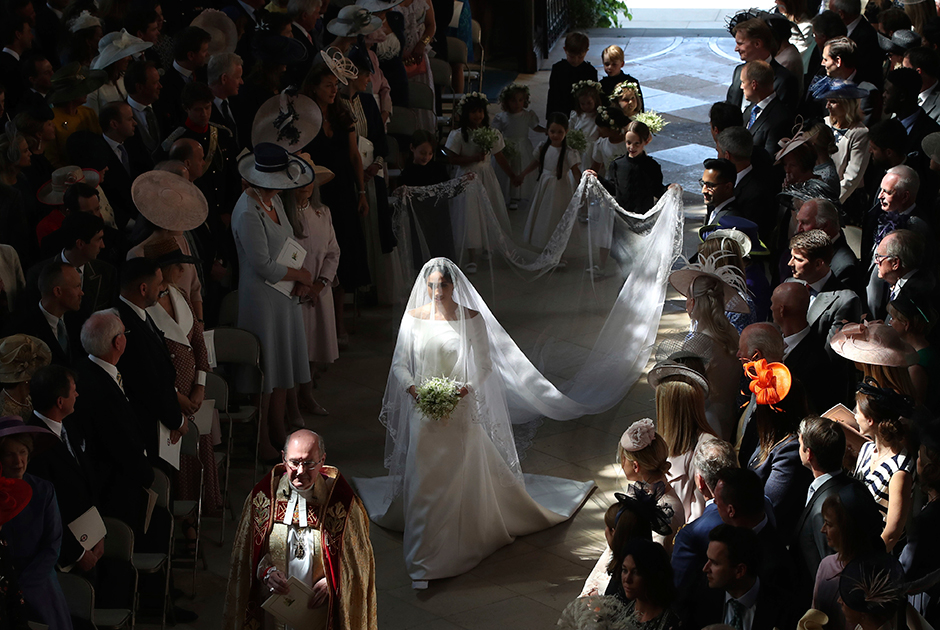 19 мая прошла свадебная церемония, за которой следил весь мир: американская актриса Меган Маркл вышла замуж за британского принца Гарри и стала герцогиней Сассекской. Церемония прошла в часовне Святого Георгия в Виндзорском замке в присутствии 600 гостей.