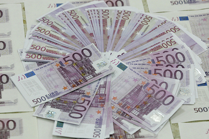 Спущенные в унитаз десятки тысяч евро отдадут уборщицам