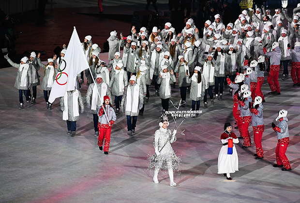 Российские спортсмены во время парада атлетов на церемонии открытия XXIII зимних Олимпийских игр в Пхенчхане