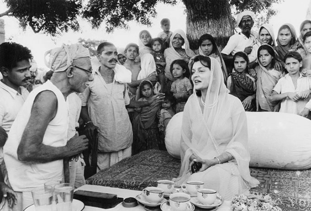 Гаятри Деви во время своей избирательной кампании в парламент, 1962 год