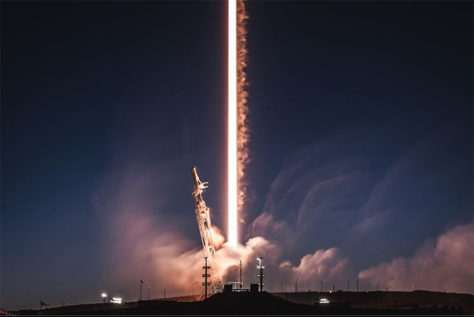 SpaceX продолжает доминировать на рынке коммерческих космических полетов, совершая успешные запуски и не менее успешные приземления. В феврале компания вывела на орбиту радар и два спутника Starlink, предназначенные для создания высокопроизводительного глобального интернета.
