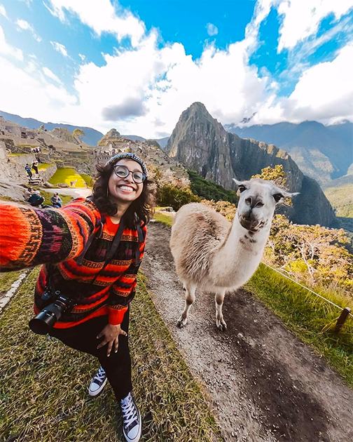 Тришите Бхаттачарье удалось сделать совместный снимок с ламой в Мачу-Пикчу. Она уверена, что именно это любопытное животное стало центральным персонажем фотографии.
