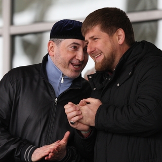 Глава Чеченской Республики Рамзан Кадыров (справа) и Ибрагим Белхароев