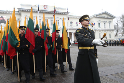 Американские военные надругались над флагом Литвы