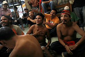 Власть насилия Жертвы уличных банд бегут из Центральной Америки в США. Но там их не ждут
