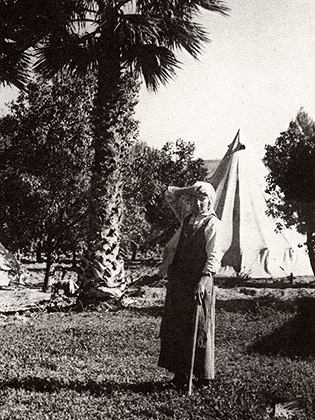 Рахель в кибуце Дгания Алеф, около 1919-1920 года
