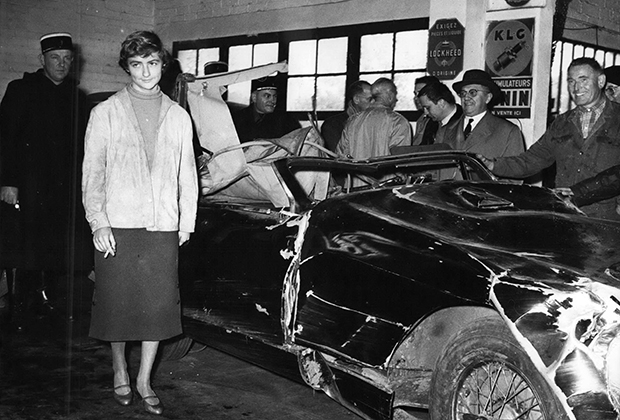Саган во время реконструкции аварии с ее участием, 1957 год
