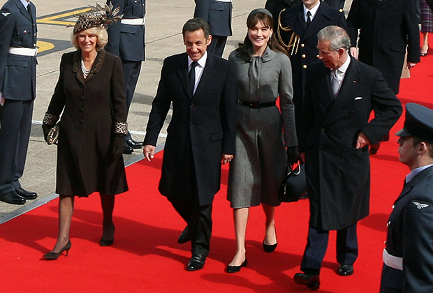 Карла Бруни-Саркози и президент Саркози с принцем Уэльским Чарльзом и его женой Камиллой в Лондоне, 2008 год