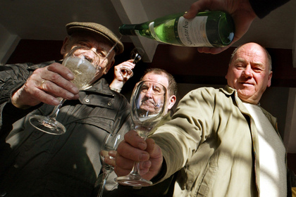 Алкоголь оказался полезным для пожилых людей