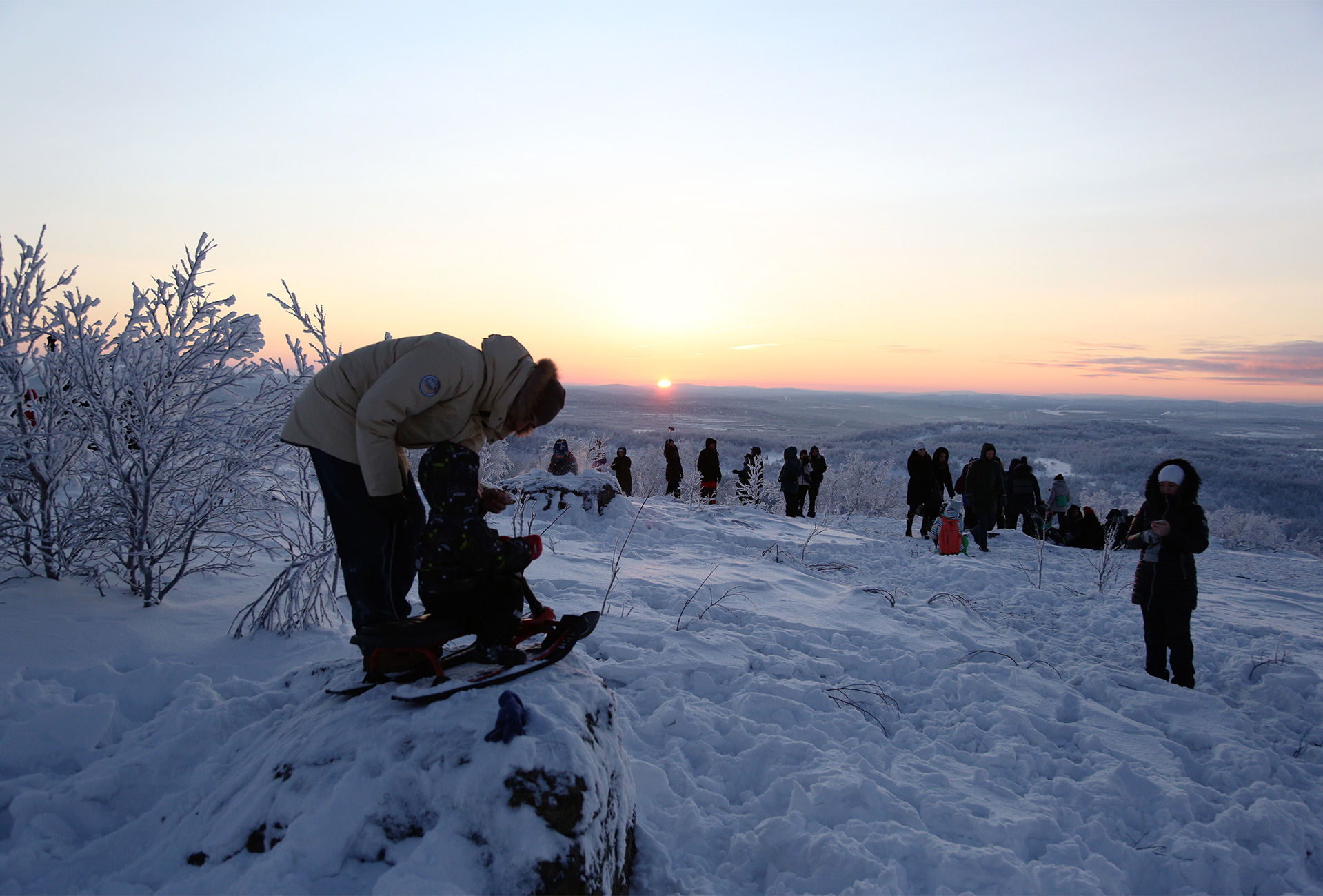 Жители заполярья. Жители заполярья. 9 мая александровск сахалинский. Народы заполярья. Профессия оленевод.