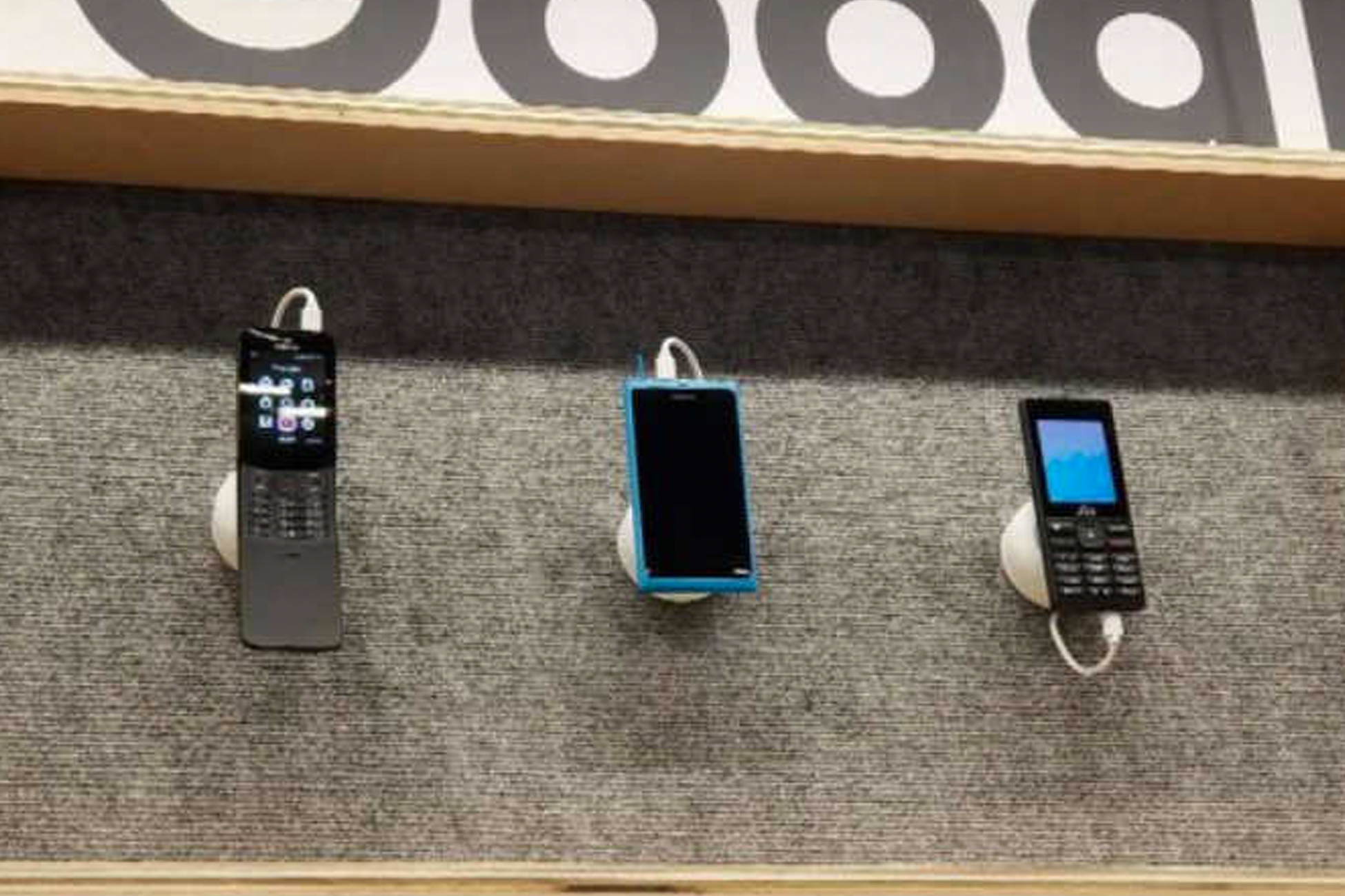 Очередной легендарный смартфон Nokia перевыпустят: Гаджеты: Наука и ...