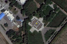 Большинство дворцов Хаменеи засекречены, в распоряжении оппозиции есть лишь снимки с Google Maps. Это, например, вид со спутника на дворец Малекабад в Мешхеде. 