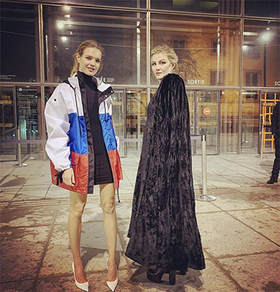 Наталья Водянова и Рената Литвинова на показе Vetements в Париже, январь 2019 года