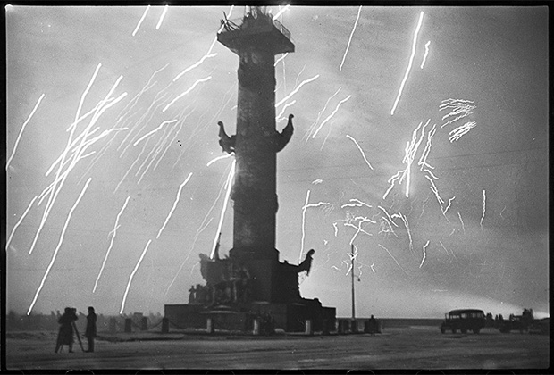 Салют в Ленинграде 27 января 1944 года