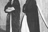 Далеко не всегда сукебан одевались в школьную форму, хотя такой облик и был наиболее популярным в 1960-е. В дальнейшем девушки начали носить и классические кимоно, и хатимаки — белую налобную повязку, символизирующую непреклонность намерений. 
