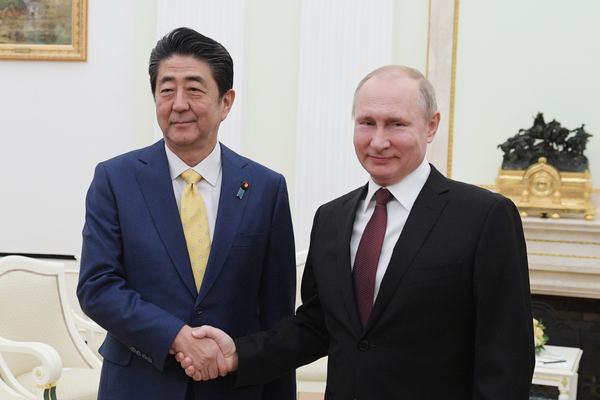Премьер-министр Японии Синдзо Абэ и президент РФ Владимир Путин 