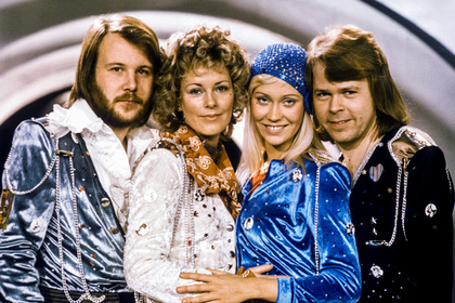 Записавшая спустя 35 лет новые песни ABBA заставит фанатов подождать еще немного
