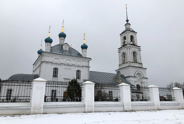 Церкви и монастыри находятся не только в самом городе, но и в окрестных селах. 