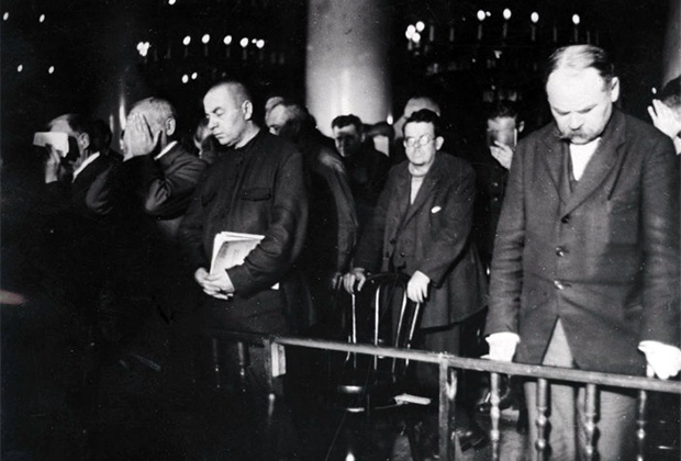 Обвиняемые по «Шахтинскому делу» во время вынесения приговора. Москва, 1928 год
