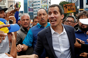 В Венесуэле началась революция Лидер оппозиции объявил себя президентом. На улицах бои, есть жертвы