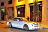 Бейрут куда богаче, чем может показаться из Москвы. Роскошный Rolls-Royce Phantom Drophead Coupe стоимостью от полумиллиона до 750 000 долларов напротив Buddha Bar.
