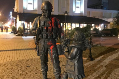 Крымчанина арестовали за осквернение памятника «Вежливым людям»
