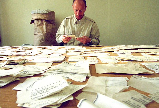 Восстановление уничтоженных документов «Штази». Служба хранила четыре миллиона файлов о гражданах бывшей Германской Демократической Республики и миллионы документов о западных немцах и иностранцах.
