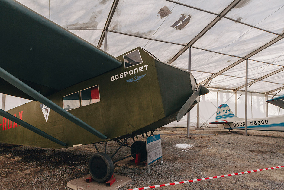АК-1 — первый советский пассажирский самолет.