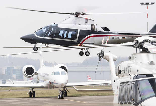 В дни проведения форума аэропорт Цюриха буквально забит бизнес-джетами и дорогими вертолетами