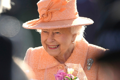 Королева Великобритании поддалась модным трендам