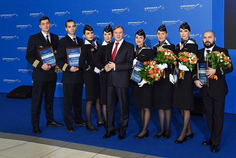 Экипаж рейса Сургут — Москва с генеральным директором «Аэрофлота» Виталием Савельевым.