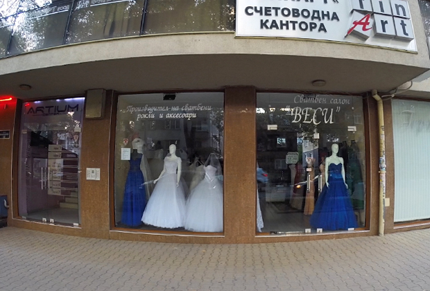 Улица свадебных платьев