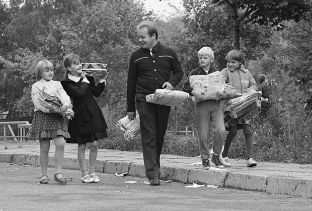 Школьники собирают макулатуры, Минск. 15 сентября 1988 года