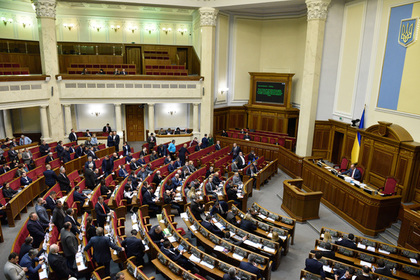 В Конституции Украины закрепили курс на вступление в НАТО и Евросоюз