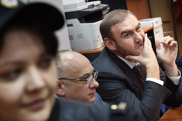 Рауф Арашуков в зале суда
