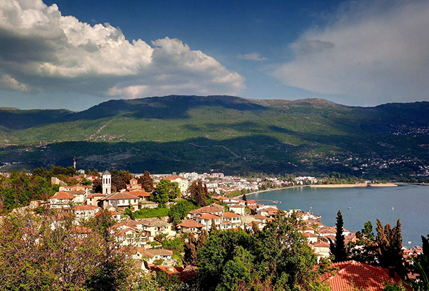 Озеро Охрид на границе Македонии и Албании