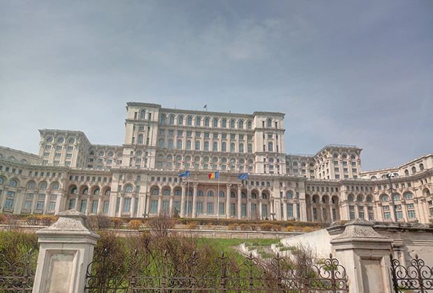 Бухарест. Самое большое здание парламента в мире