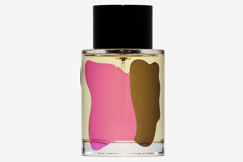 Яркий розовый всплеск на флаконе знакового аромата из парфюмерной библиотеки Фредерика Малля: то, что нужно для особого подарка.