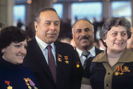 Гейдар Алиев (второй слева)