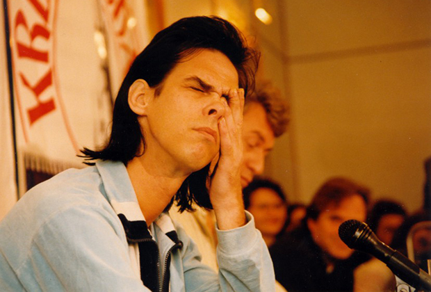 16 июля 1998 года. Пресс-конференция перед концертом. Ник Кейв мучительно пытается проснуться