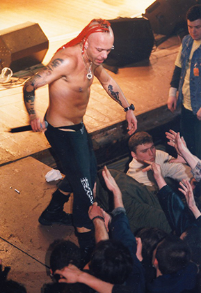 1 февраля 1998 года. В ДК имени Горбунова в рамках третьего панк-феста выступала группа The Exploited (Великобритания)