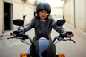 Саудовским женщинам долгое время запрещалось садиться за руль машин и мотоциклов. В 2018 году запрет был снят. При этом многие жительницы королевства уже давно отлично водят — девушки получали права за рубежом. 