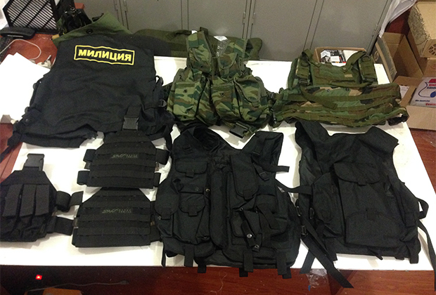 Форма сотрудников милиции, изъятая в подмосковном тайнике в июле 2015 года